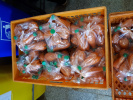 تهیه آب هویج در سلف دانشگاه کاشان برای بیماران کرونایی بیمارستان بهشتی